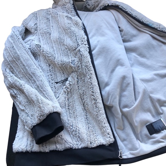 The North Face size  faux fur jacket/ grayish silver color~women’s sz L - Picture 11 of 11